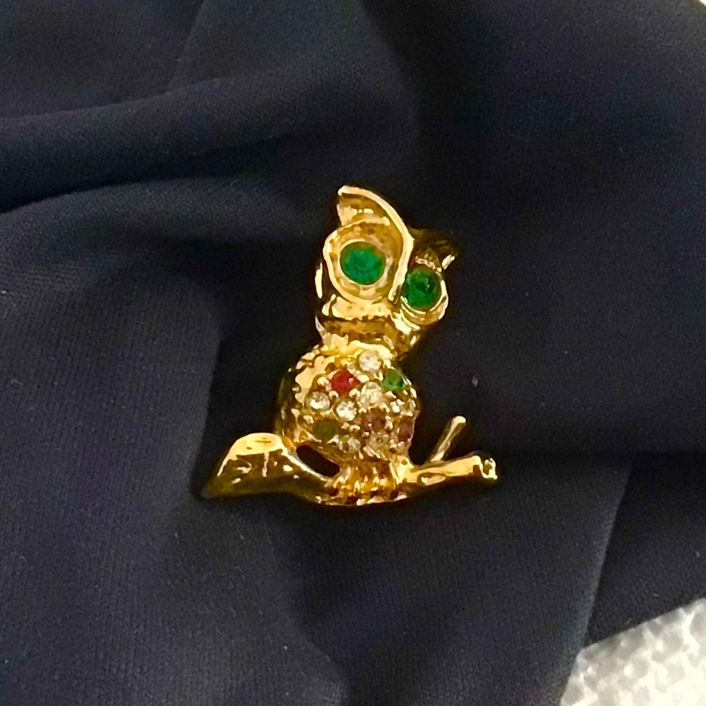 Owl pin, in goldtone with multicolored ‘gems” 7/8”